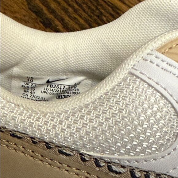 Nike Air Max 90 sneakers in white & brown
NWOT - Picture 9 of 11